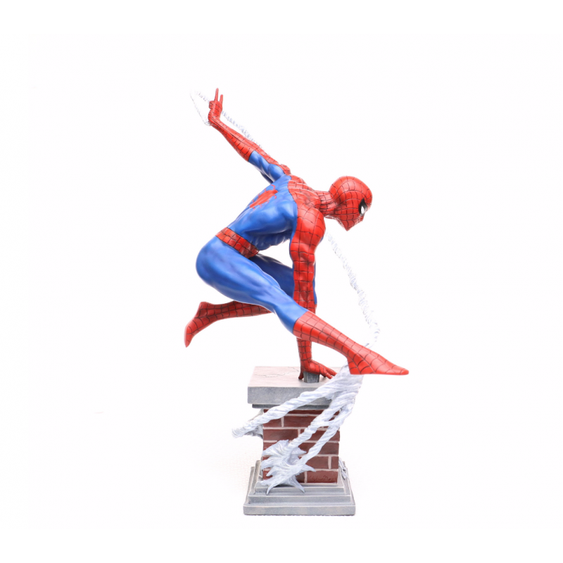 Diamond Select Toys Marvel Spider-Man Premier Collection 12'' Resin Statue