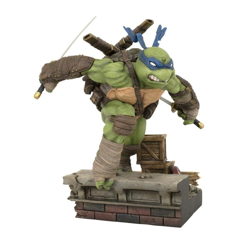 Diamond Select Toys Teenage Mutant Ninja Turtles Leonardo Gallery PVC Statue