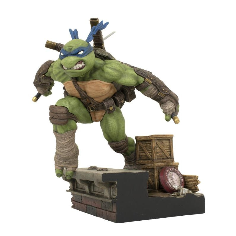 Diamond Select Toys Teenage Mutant Ninja Turtles Leonardo Gallery PVC Statue