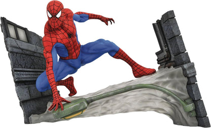 Diamond Select Toys Marvel Spider-Man Comic Gallery PVC Figure