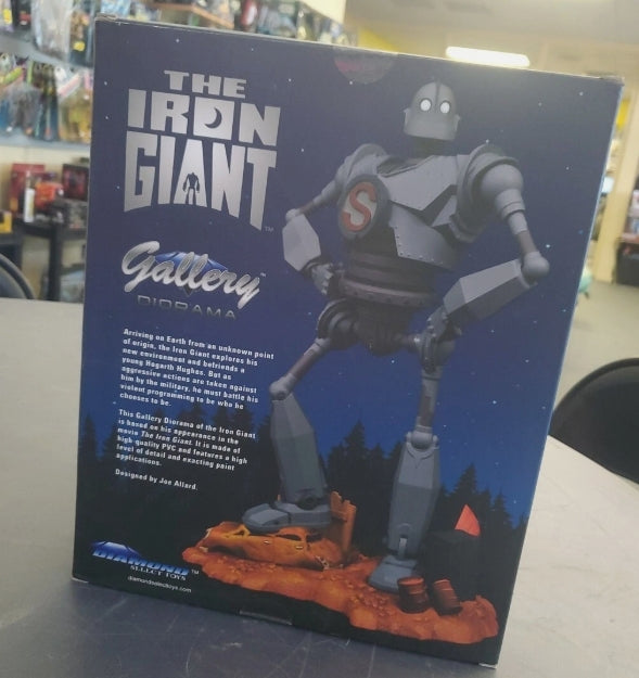 Diamond Select Toys Iron Giant Superman Gallery PVC Statue