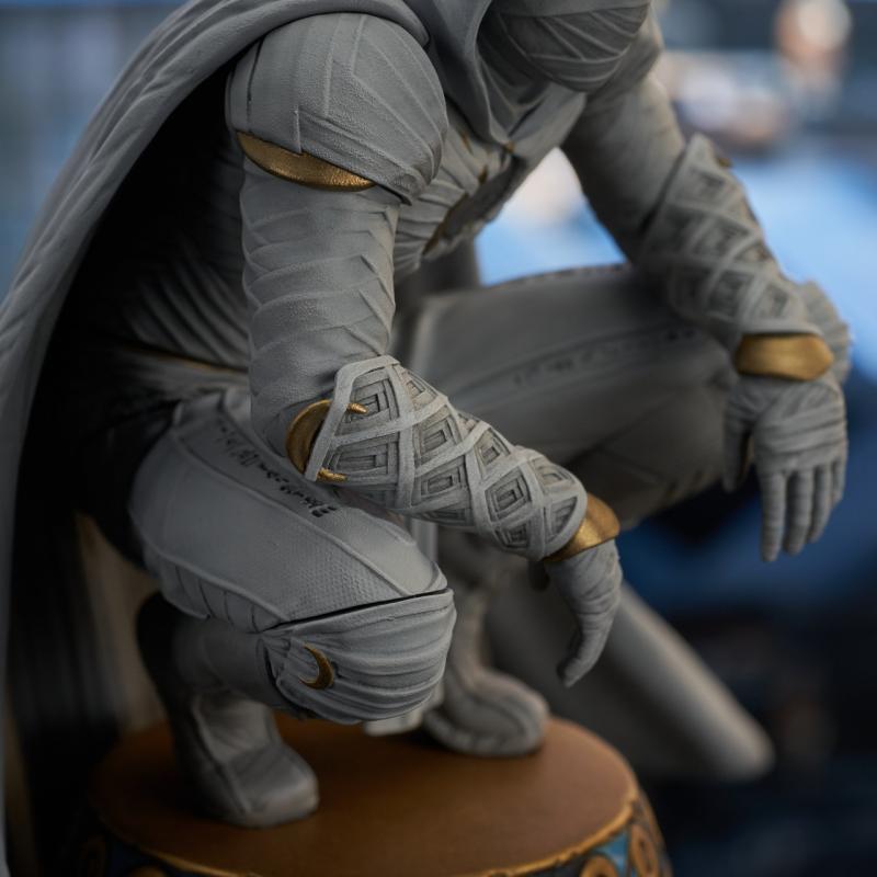 Diamond Select Toys Marvel Gallery Moon Knight PVC Diorama Statue