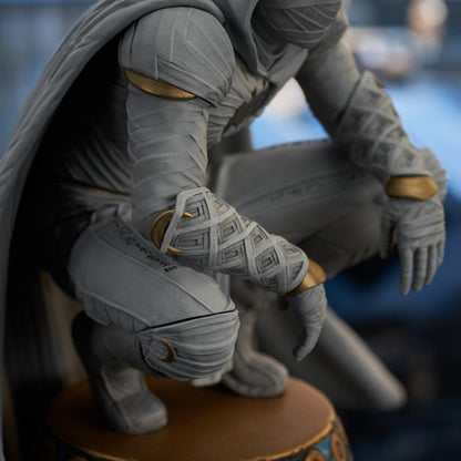 Diamond Select Toys Marvel Gallery Moon Knight PVC Diorama Statue