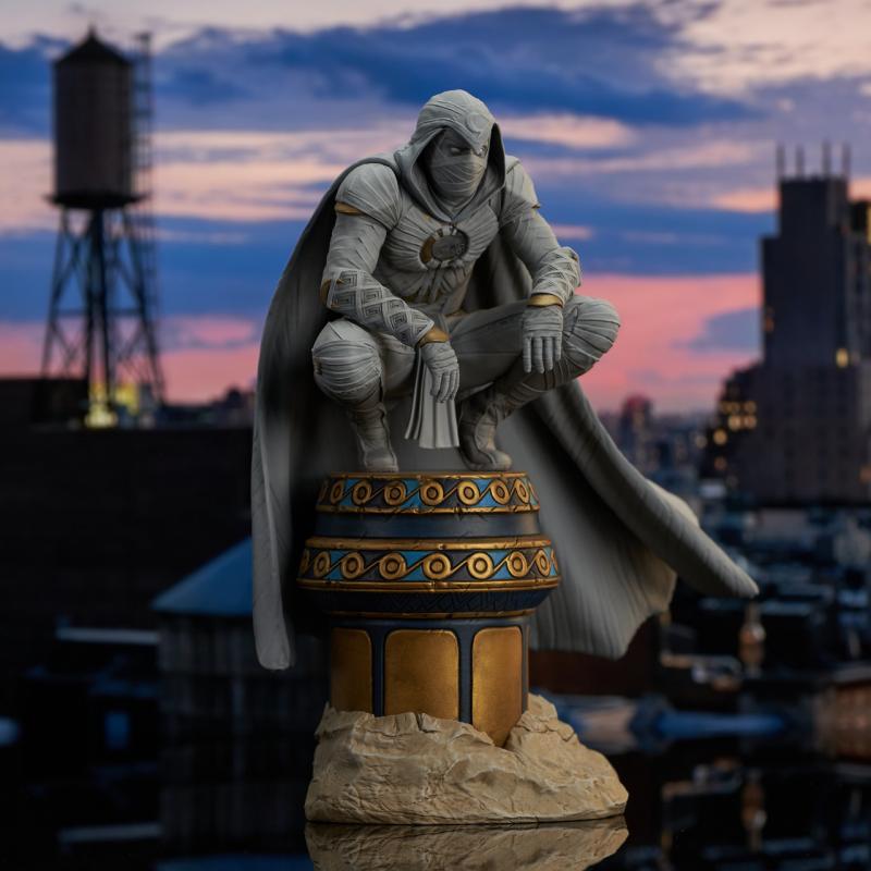 Diamond Select Toys Marvel Gallery Moon Knight PVC Diorama Statue