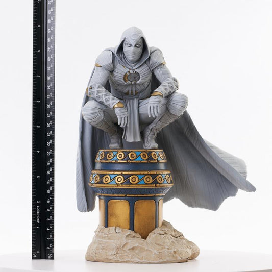 Diamond Select Toys Marvel Gallery Moon Knight PVC Diorama Statue